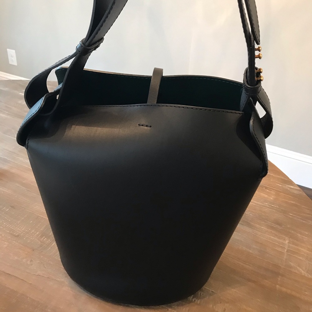 Burberry large leather bucket bag - Picture 2 of 11